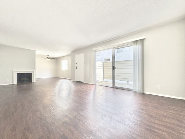 Building Photo - 14455 Dickens St