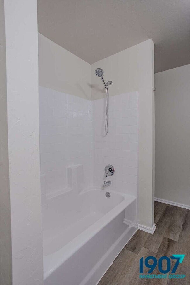 Building Photo - Modern & Spacious 3-Bedroom Home in Newcas...