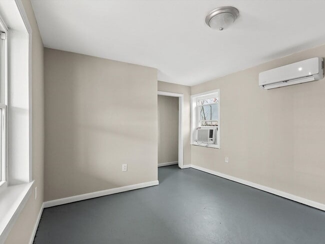 Building Photo - 205 E Main St