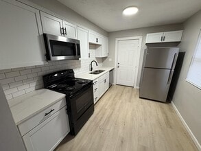 Building Photo - 2622 Hiawatha St