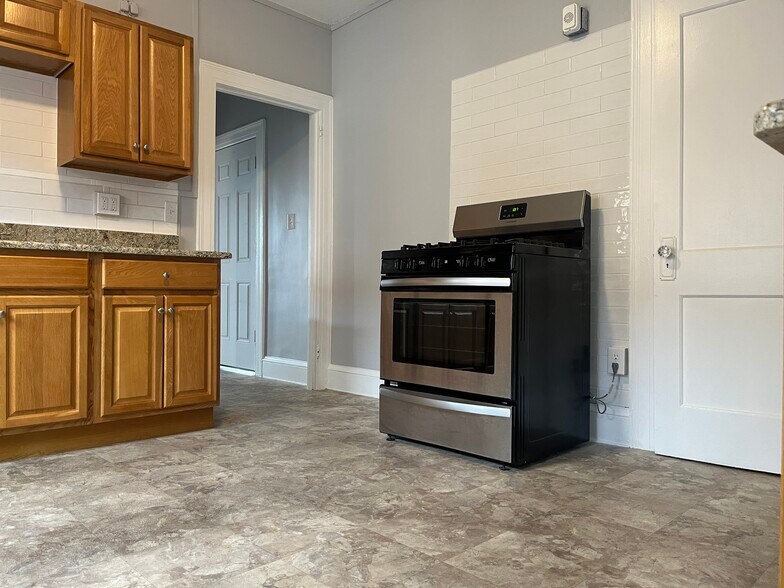 Building Photo - 276 Park Rd