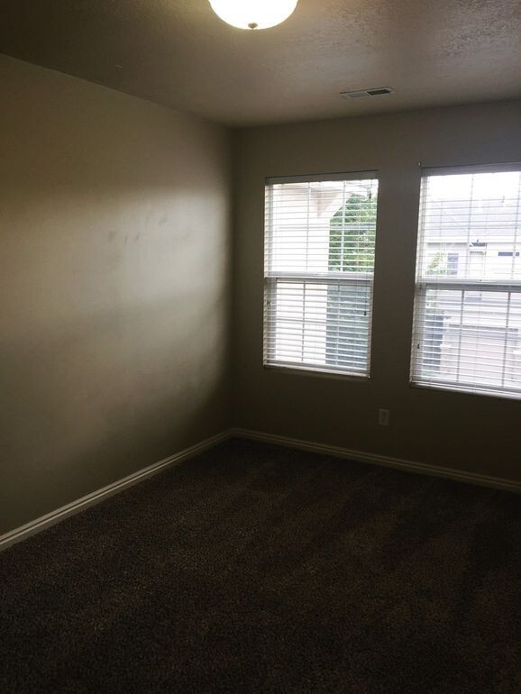 Building Photo - Pet friendly 3 bed/2.5 bath for Rent in Bl...