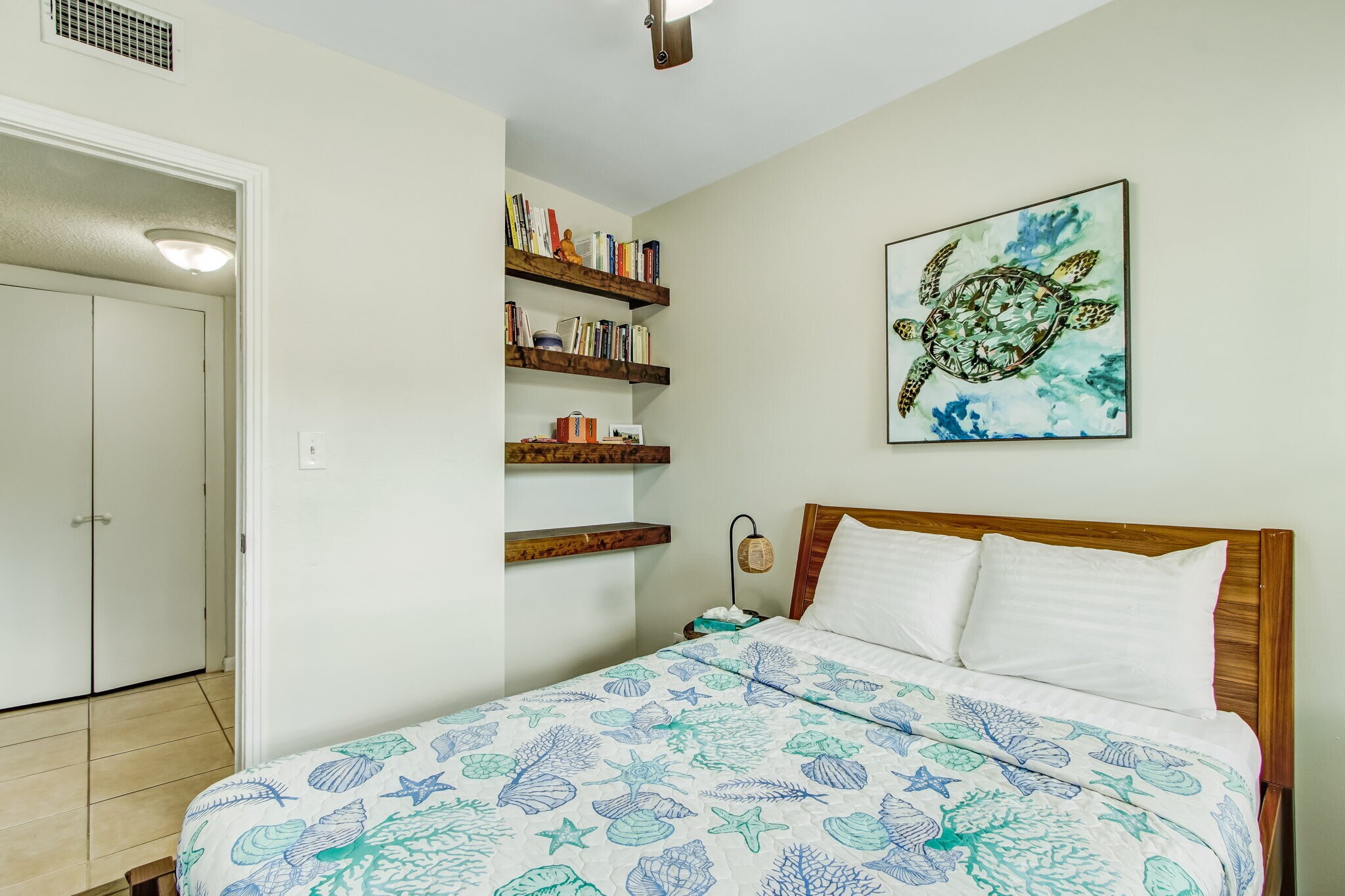 Building Photo - 826 5th Ave N