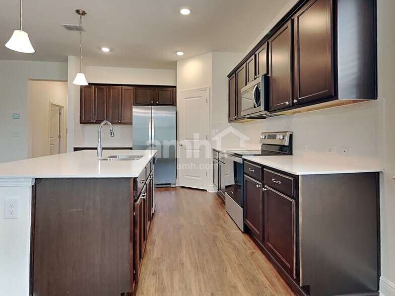 Building Photo - 27695 St Andrews Ave