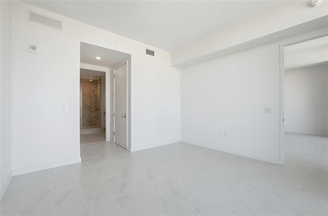 Building Photo - 400 Central Ave