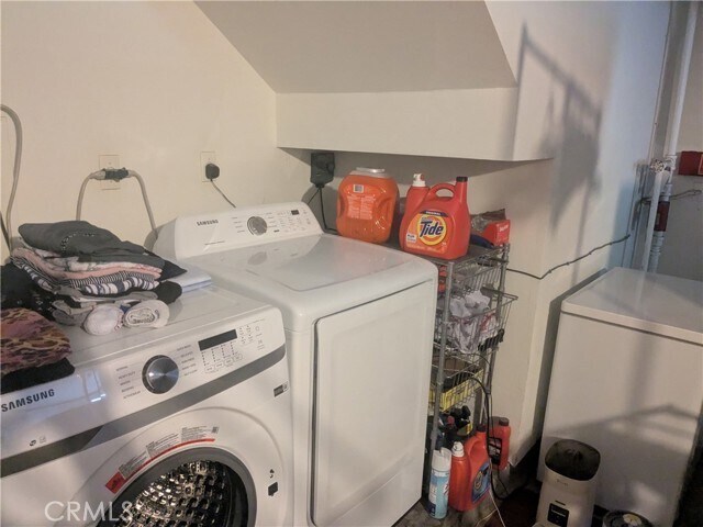 Building Photo - 820 N Justin Pl