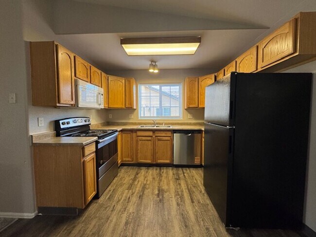 Building Photo - Charming 3BD Townhome in Gated Community just minutes from Peterson AFB & Fort Carson - Security ...