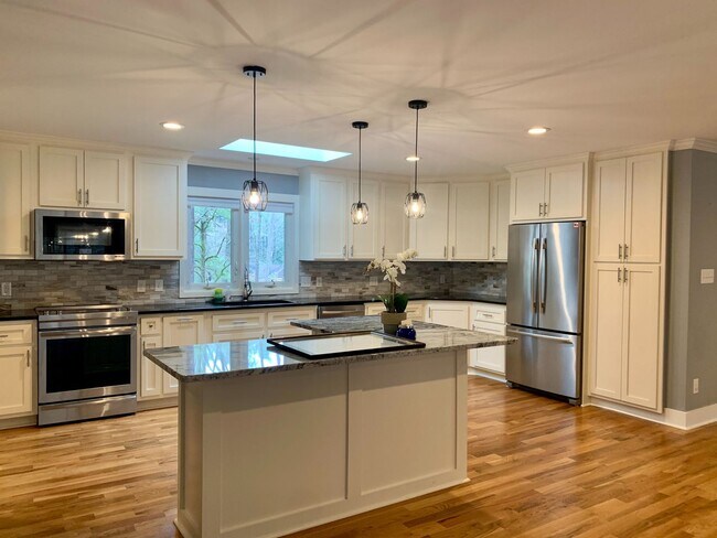 Building Photo - Charming Southern Pines Home on a Spacious...