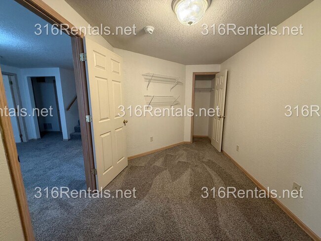 Building Photo - $1,595 - 3 bed 2 bath - Beautiful Remodeled Duplex Home Available Now!