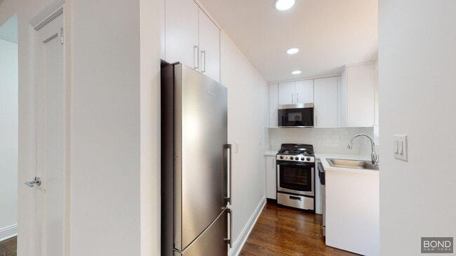 Building Photo - 405 E 56th St