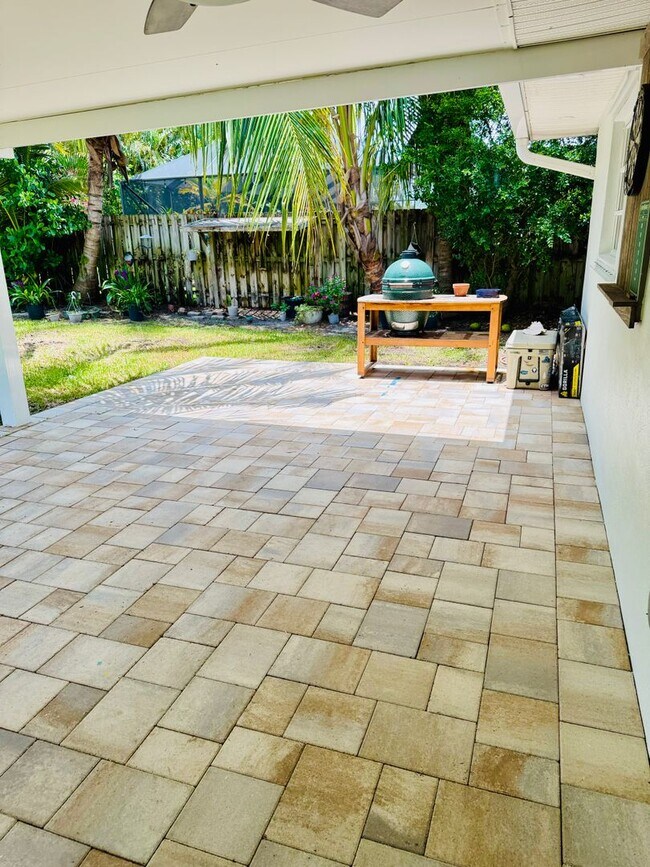 Building Photo - 3/2/1 Rocky Point Home w/Fenced Backyard &...
