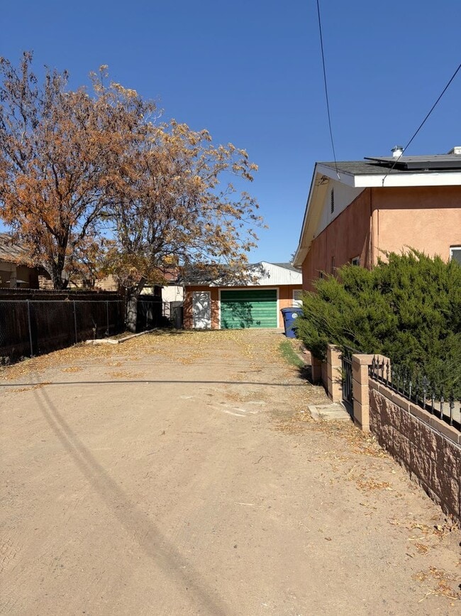 Building Photo - 2425 Mountain Rd NW