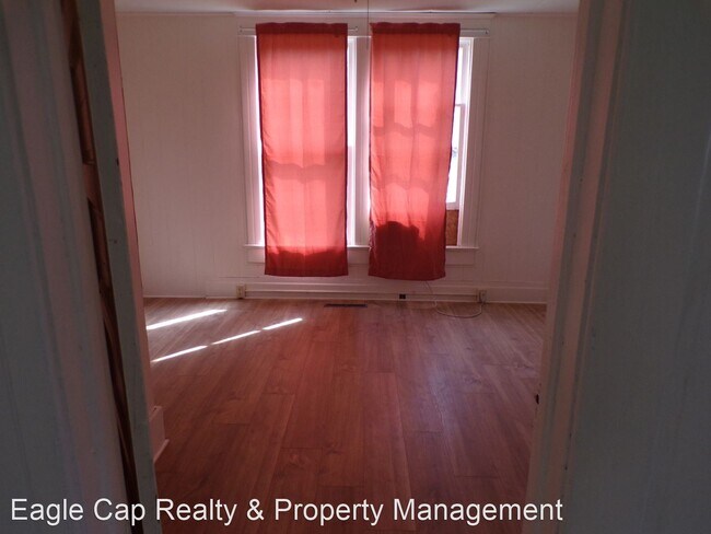 Building Photo - 3 br, 1.5 bath House - 164 E Delta