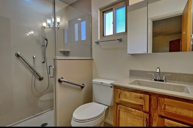 Building Photo - 6300 Jo Ann Pl NE