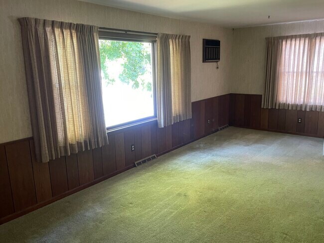 Building Photo - 3806 Longwood Ave