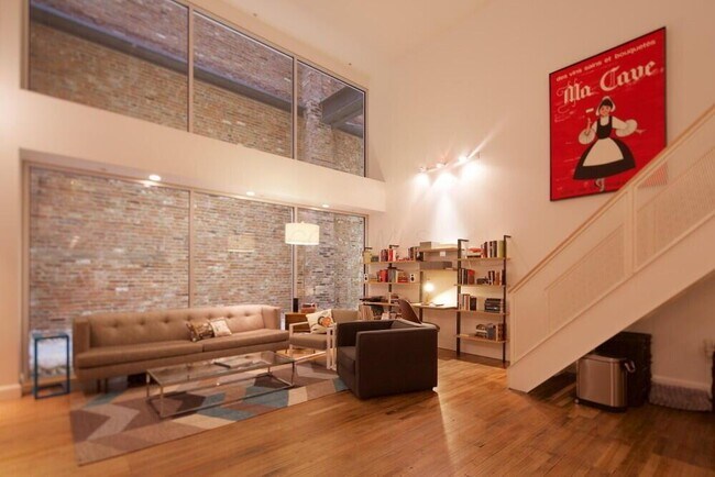 Building Photo - 106 N High St