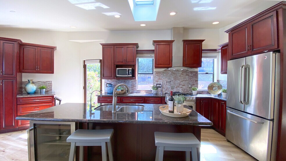 Building Photo - 1614 Pleasant Way