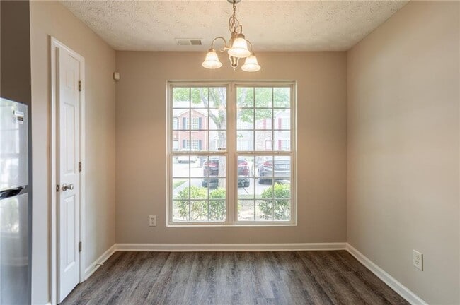 Building Photo - 1851 Grove Way