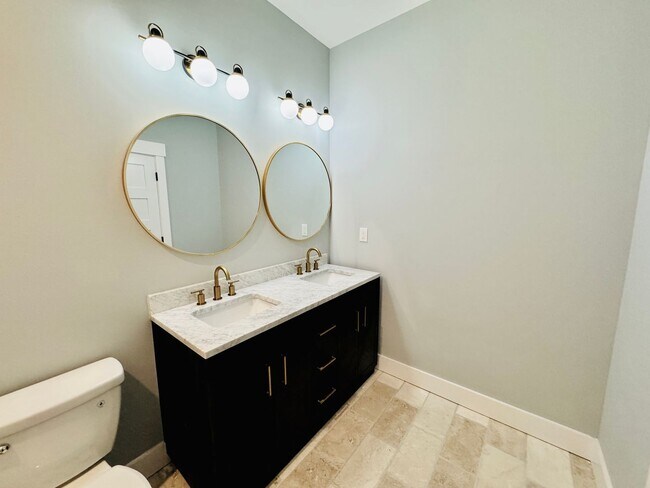 Building Photo - RATE DROP ALERT! (was $2600/month)