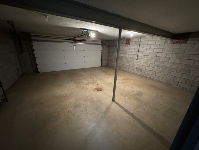 Building Photo - 230 Chesna Dr