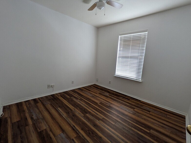 Building Photo - 10726 Shaenview