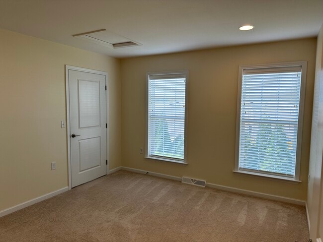 Building Photo - 410 Mayer Pl