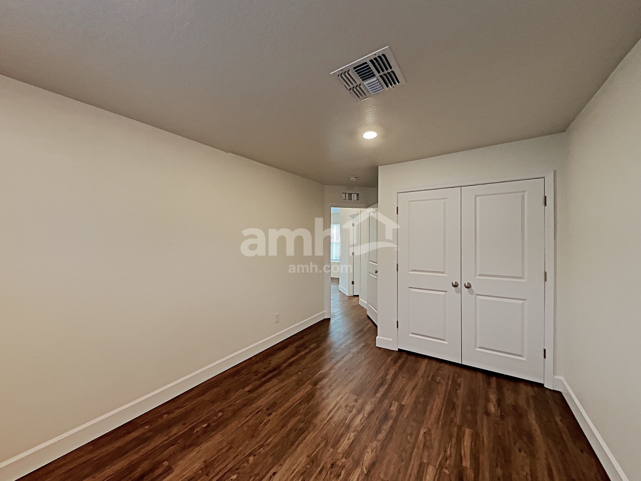 Building Photo - 622 W Harbor Dr