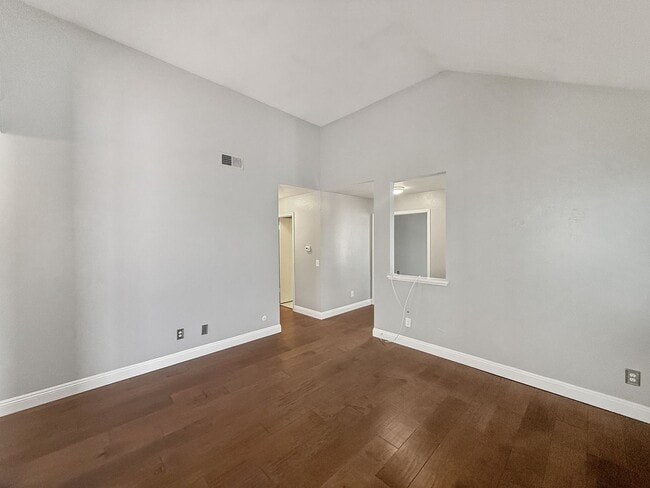 Building Photo - Beautiful 2B/2BA House in Carlsbad!
