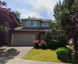 Building Photo - 5 Bed 2.5 Bath + a Den in Tigard/Bull Mountain - Solar Panels, Central A/C and More!