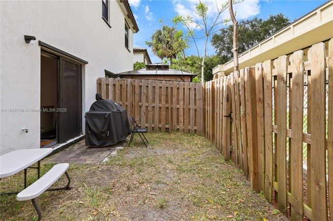 Building Photo - 1434 SW 54 Ave