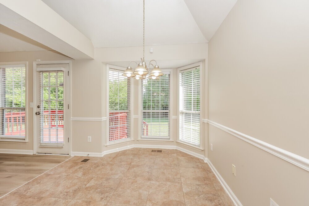 Building Photo - 901 Tal Ln