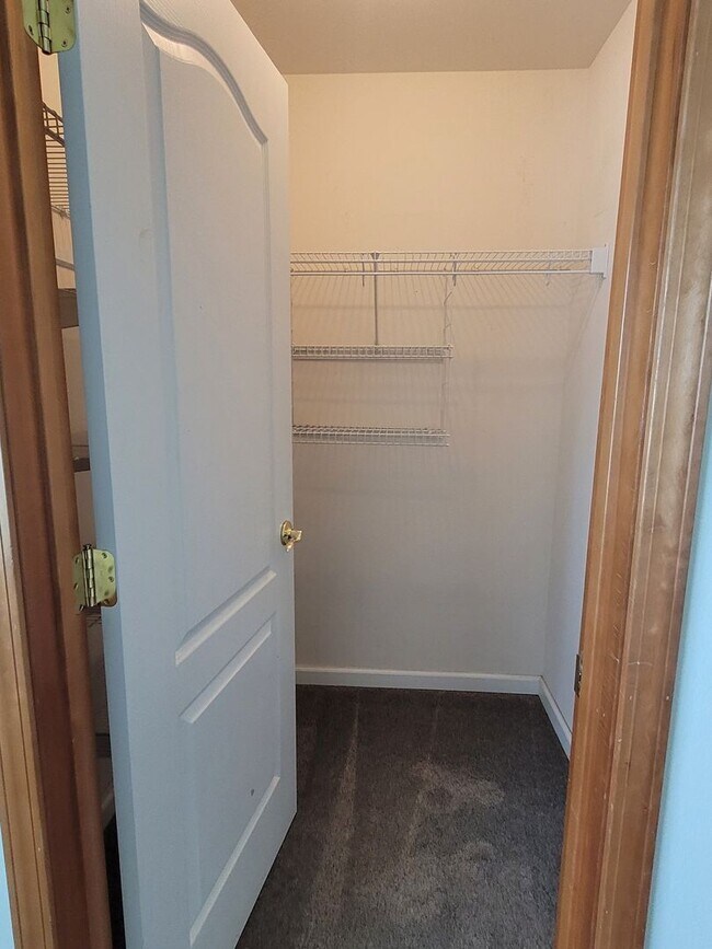 Building Photo - Pet Friendly Home with Large Yard