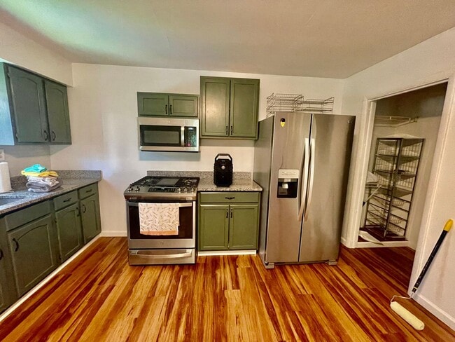 Building Photo - 3 Bed 1 Bath- Pittsburgh PA