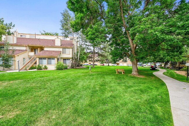 Building Photo - $2,195 - 1 Bed, 1 Bath Updated Lofted Cond...