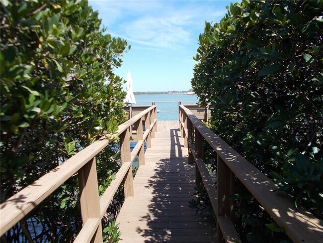 Building Photo - 135 Shoals Cir