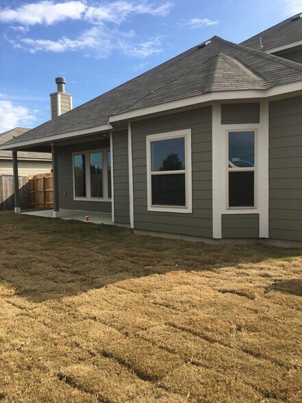 Building Photo - 156 Bass Ln