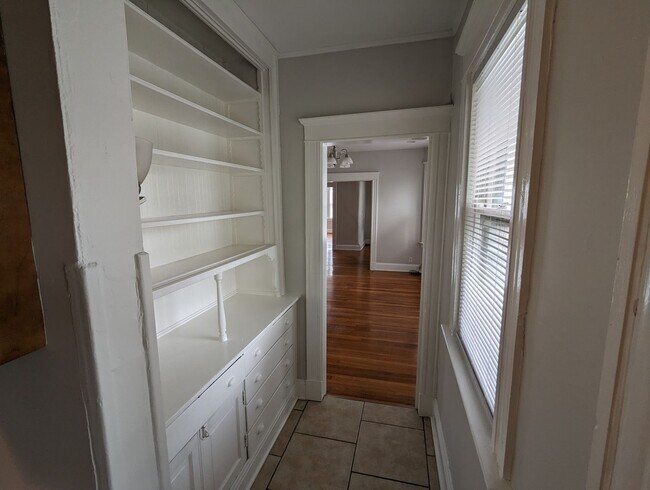 Building Photo - 2153 Slane Ave