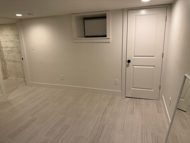 Building Photo - 1612 N Star Ave