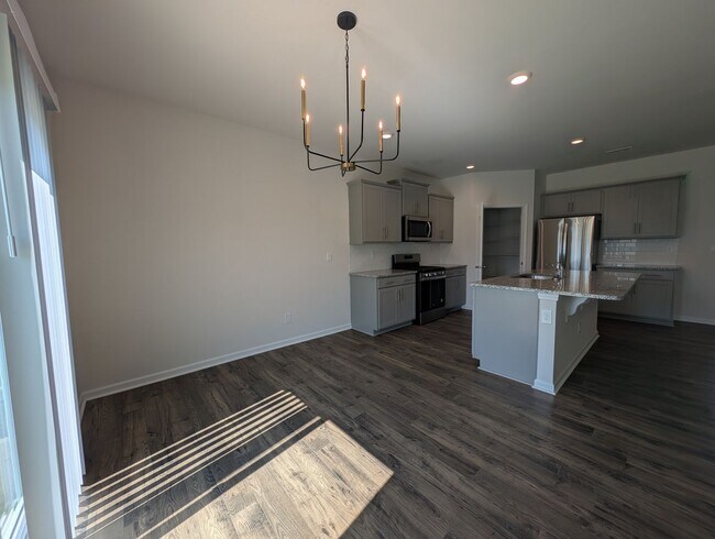 Building Photo - Spacious 2 story, 5 bedroom, 3 bath Home located in Secrest Commons Community!