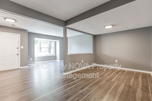 Building Photo - 6044 Sirenia Pl