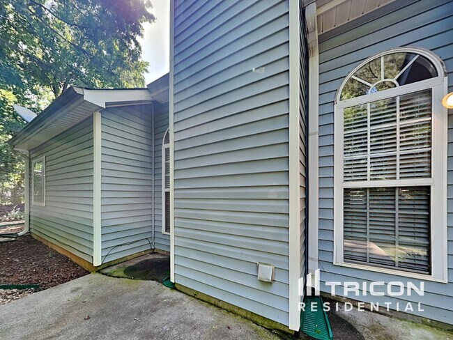 Building Photo - 4108 Lake Summit Ct