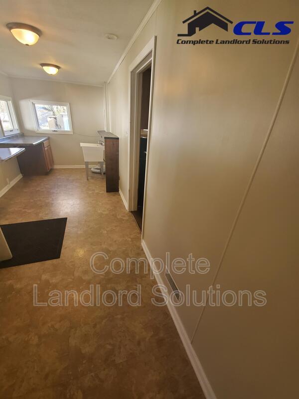 Building Photo - 824 E Harris St