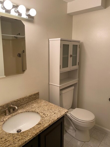 Second Bath room - 255 North Rd