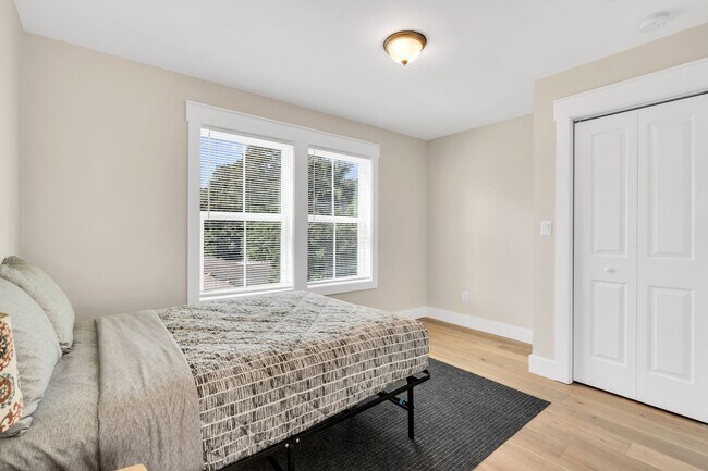 Building Photo - **25% OFF FIRST MONTHS RENT IF YOU OCCUPY ...