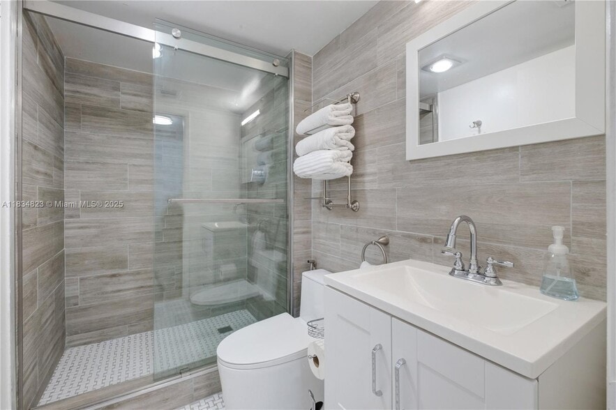 Building Photo - 20505 E Country Club Dr