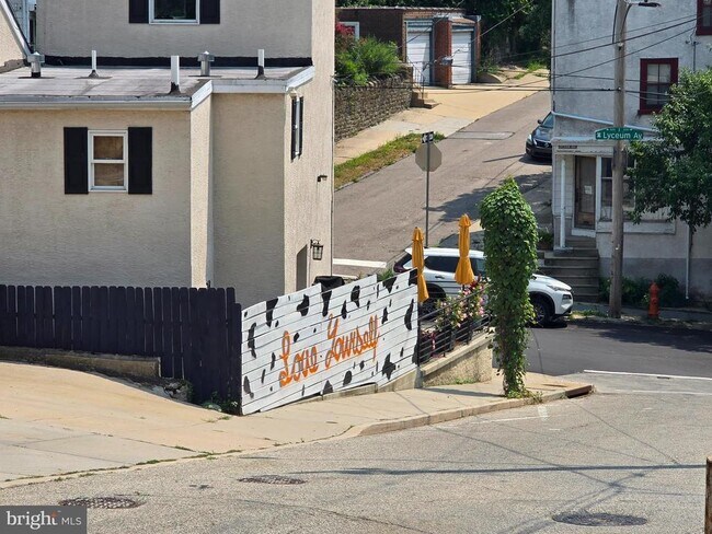 Building Photo - 4420 Fleming St