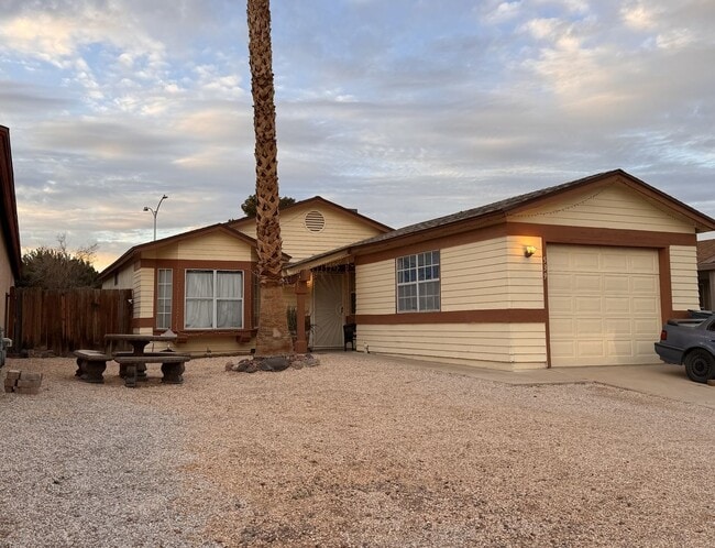 Building Photo - One Story Home For Rent