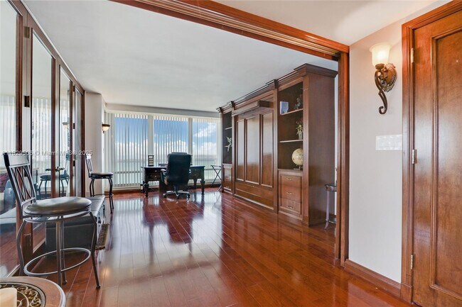 Building Photo - 2100 S Ocean Ln