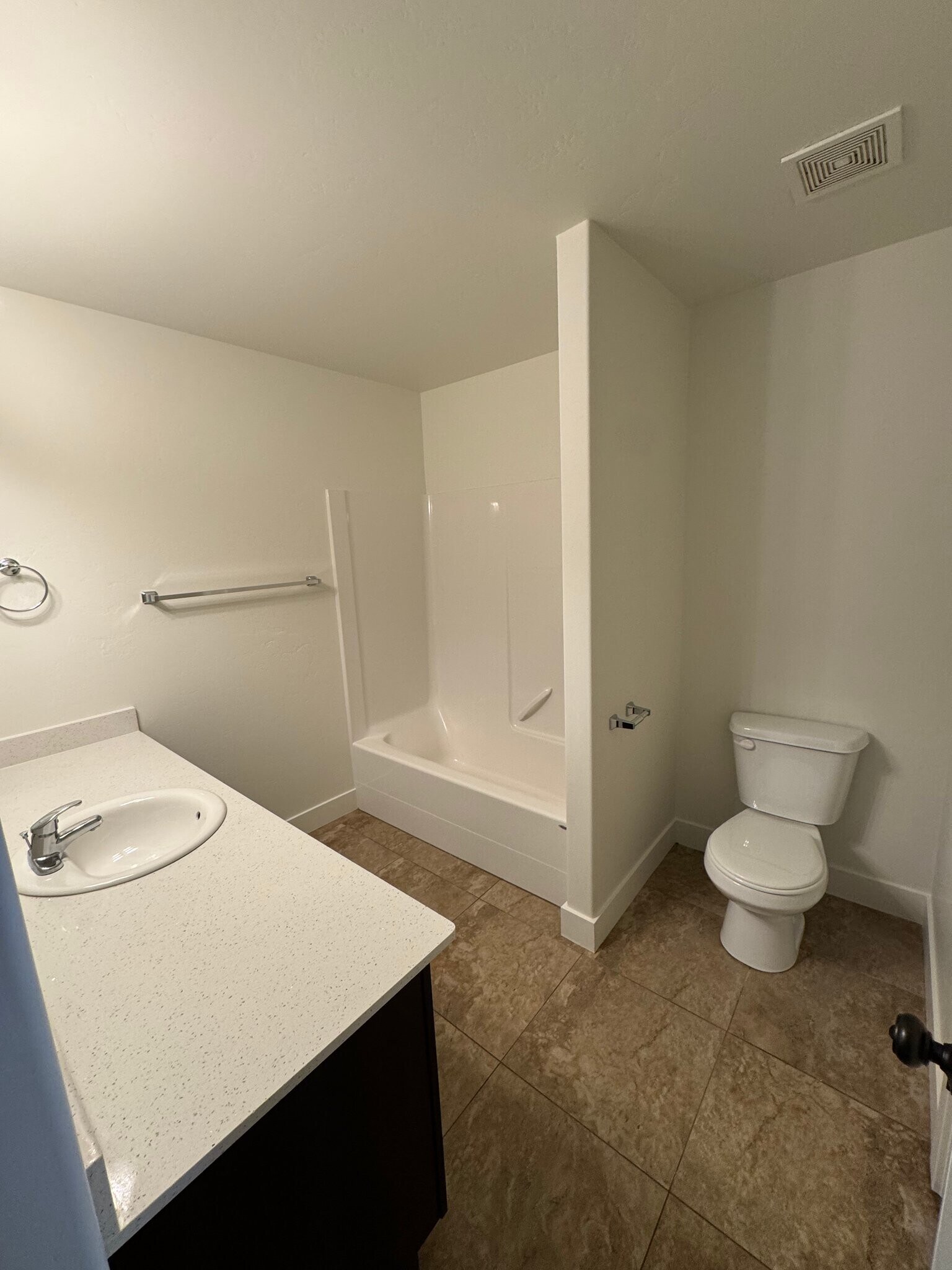Building Photo - 494 340 W