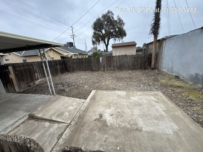 Building Photo - 3811